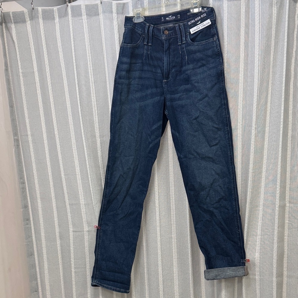NWT Hollister Ultra High Rise Mom Jeans Vintage Stretch Size 7R (w28 L 27)‎